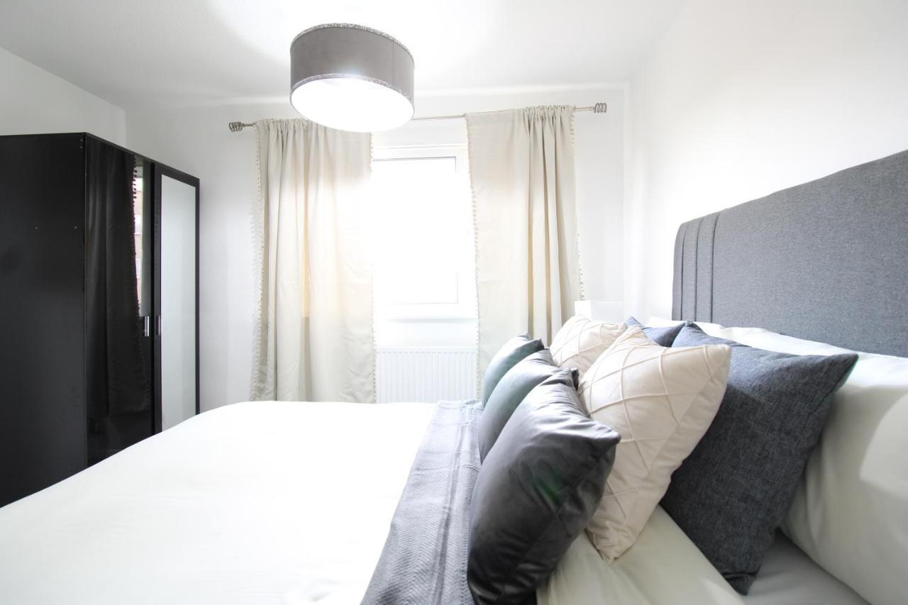 Virexxa Aylesbury Centre Apartment Exterior photo