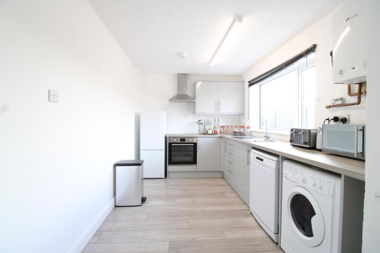 Virexxa Aylesbury Centre Apartment Exterior photo