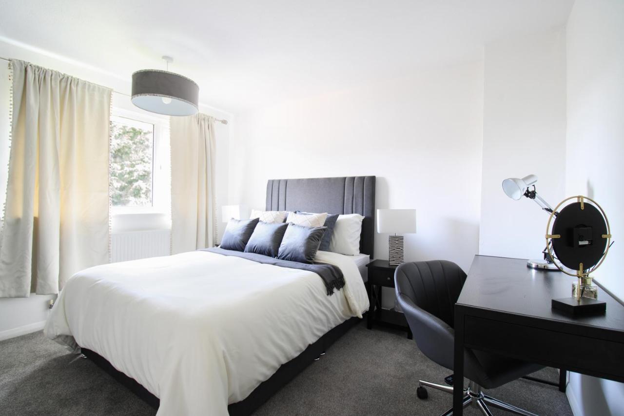 Virexxa Aylesbury Centre Apartment Exterior photo
